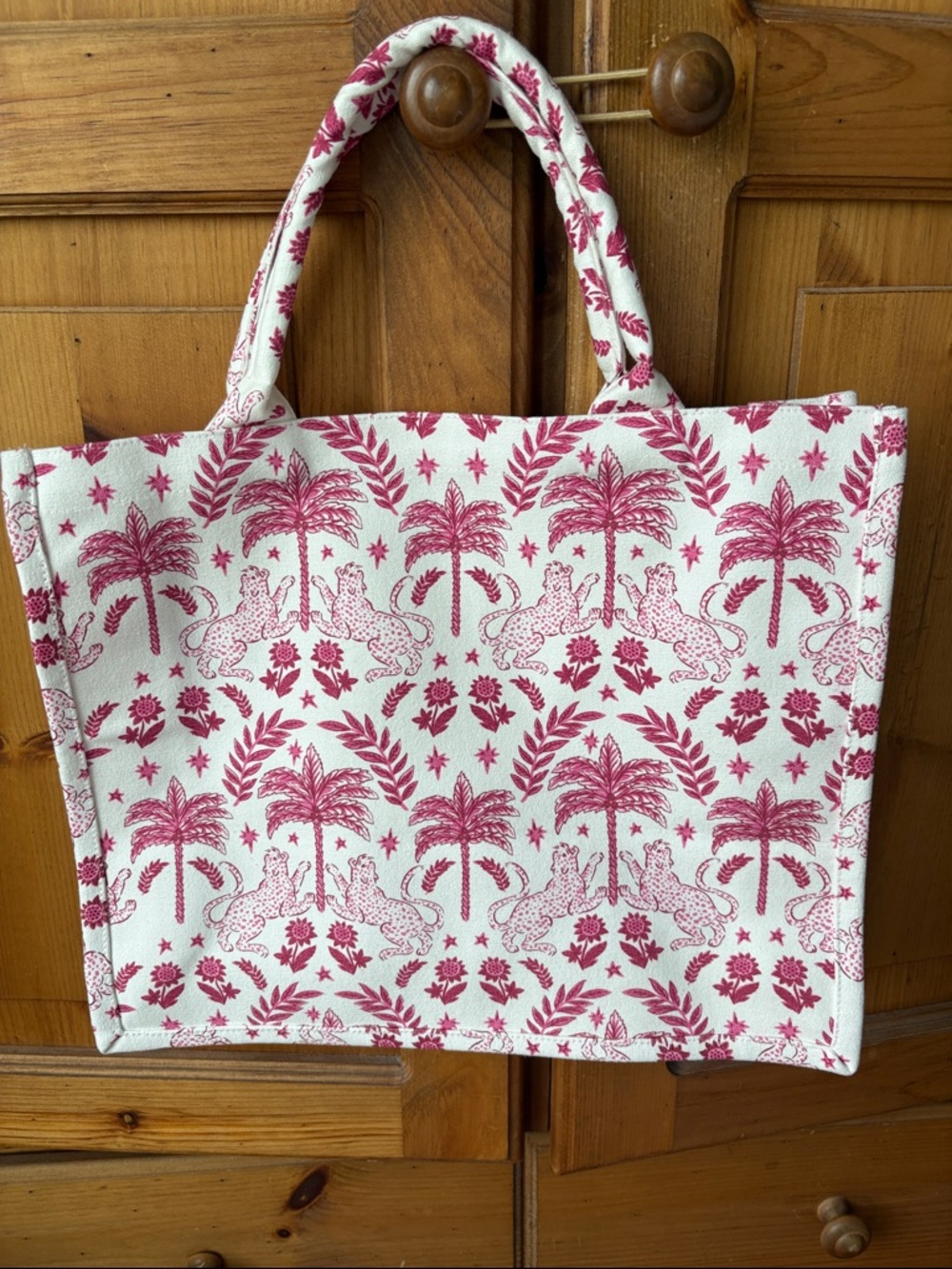 NEW WITHOUT TAGS. Adorable cotton tote